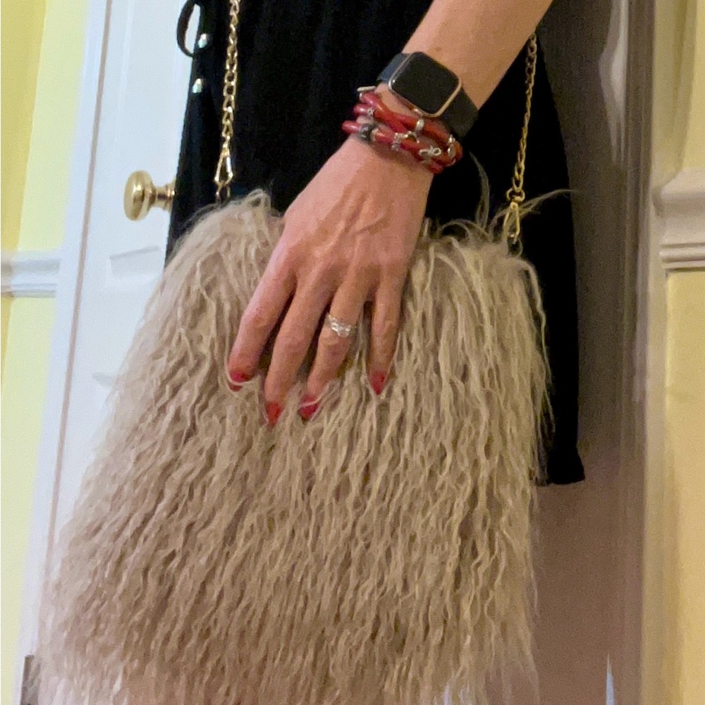 2 Chic Cream Fluffy Crossbody Bag - Picture 7 of 7